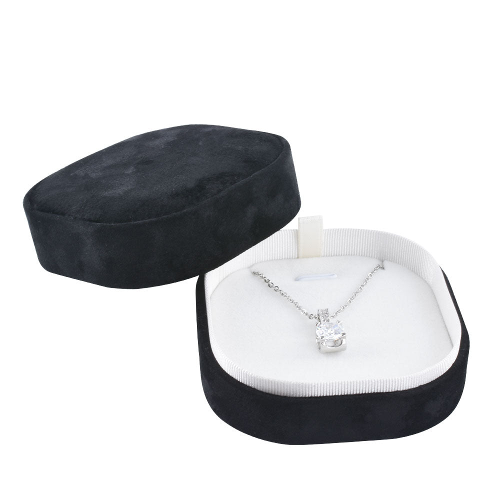 pendant necklace side