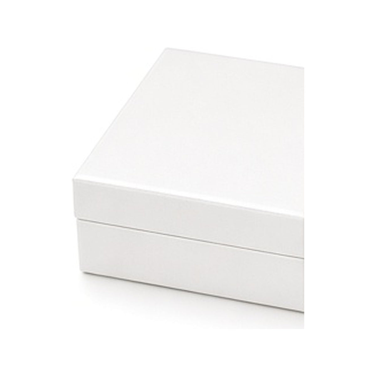 Pearl white custom magnetic jewelry box in 10 x 10 x 3.5 cm