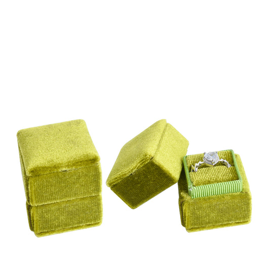 ring box - Green Mini Square Velvet Ring Box V04-R1 G open view