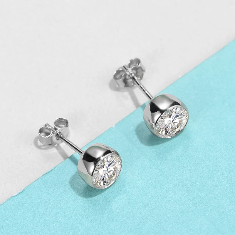 Jeweller Buy Classic 925 Sterling Silver Stud Earrings with Fine Round Moissanite Diamond Trendy Claw Setting