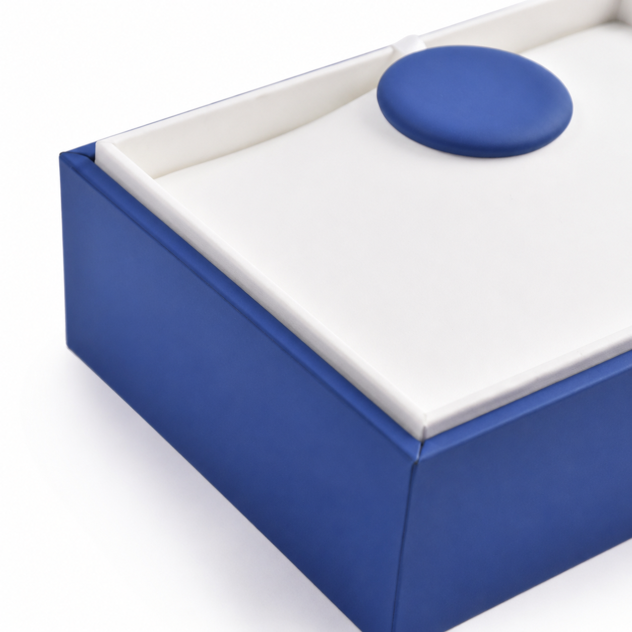 Blue and white necklace display board for counters, exhibitions, and photography