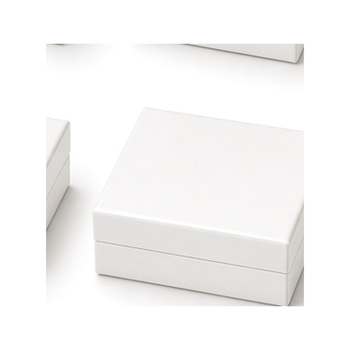 Pearl white custom magnetic jewelry box in 7 x 9 x 3 cm