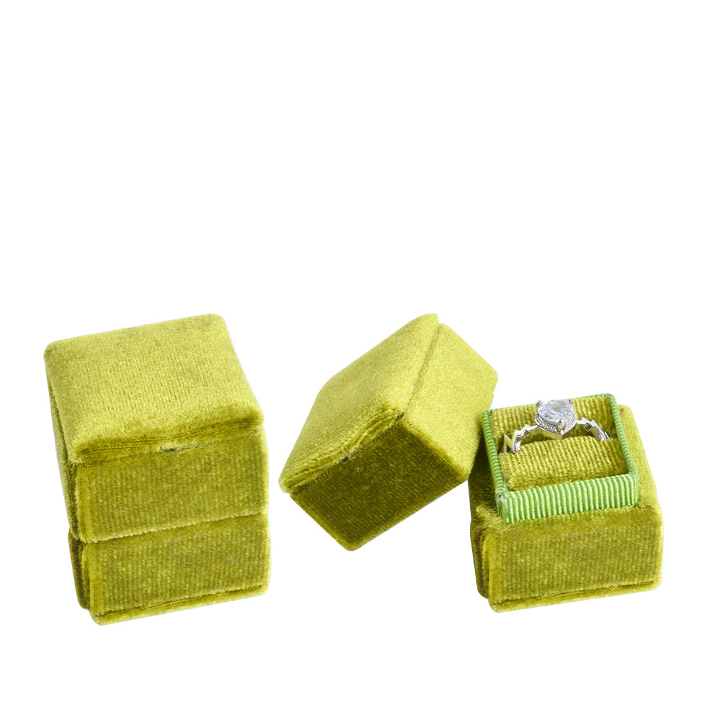 ring box - Green Mini Square Velvet Ring Box V04-R1 G open view