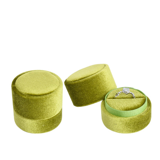 ring box - Green Round Velvet Ring Box V06-R1 G open view